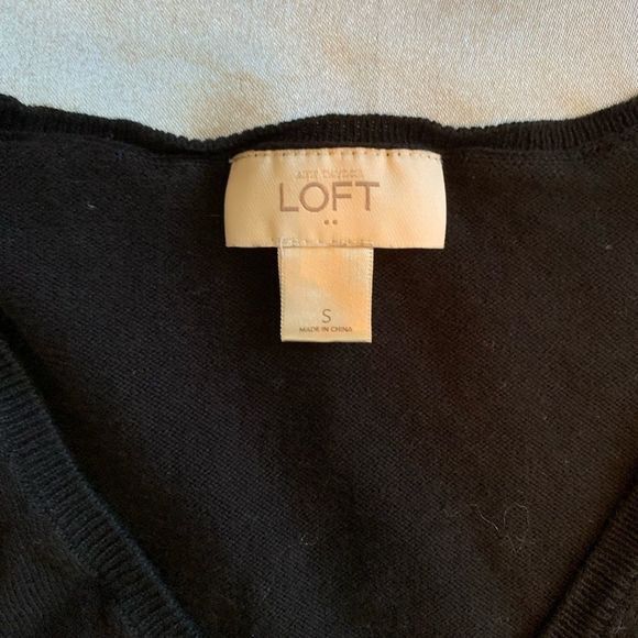 EUC Loft charcoal sweater S - Picture 2 of 2